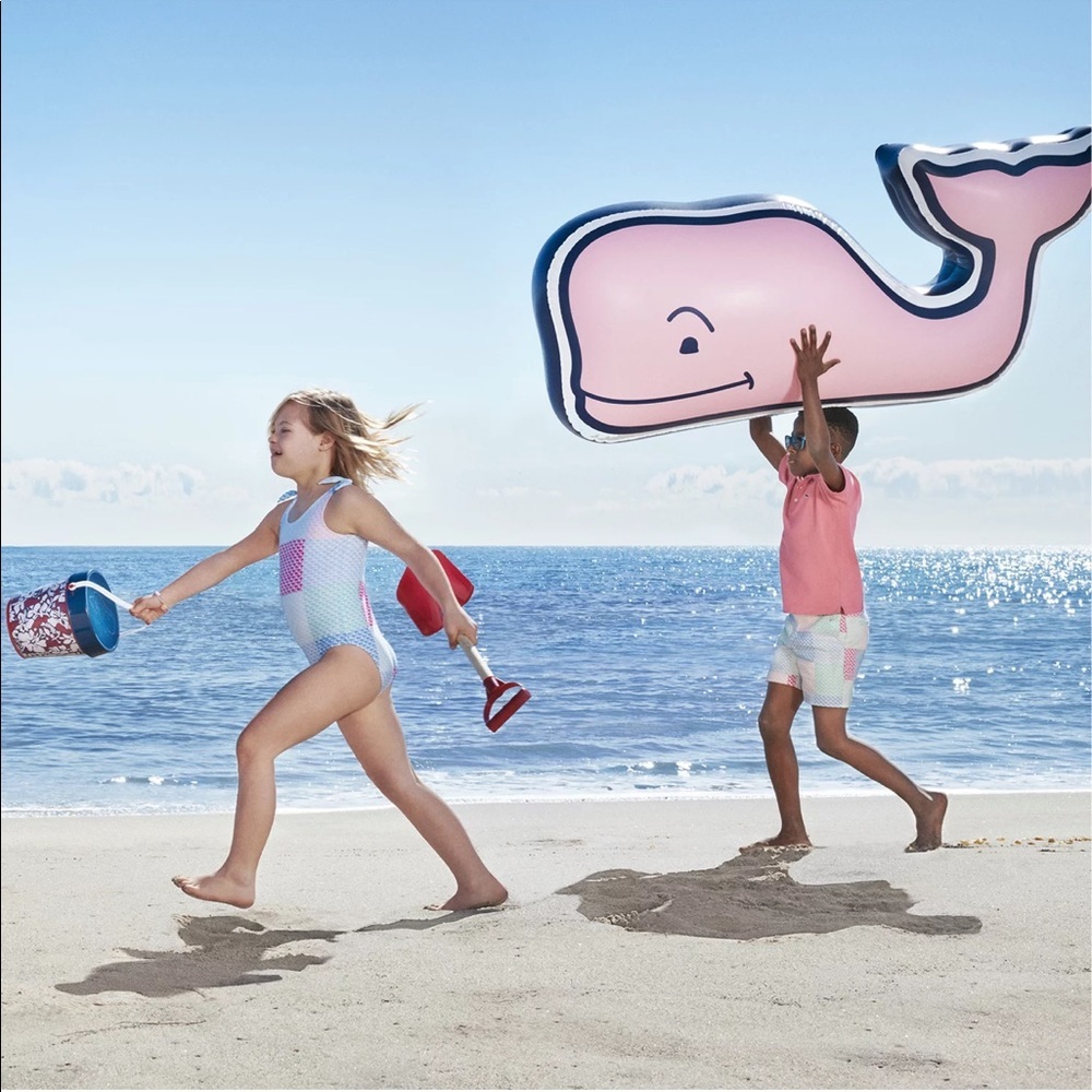 Vineyard Vines Exclusive for Target Whale Sprinkler